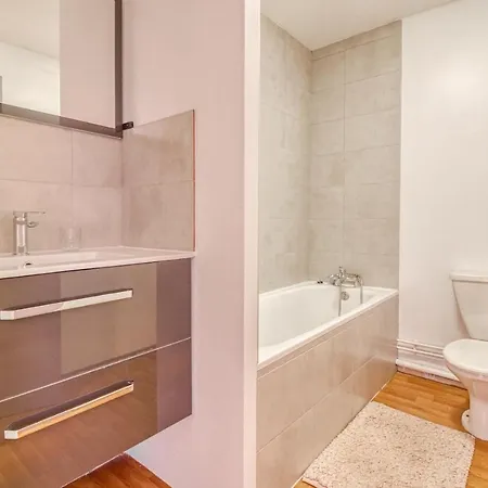 Appartement Pour 8 Personnes Au Pied Des Montagnes